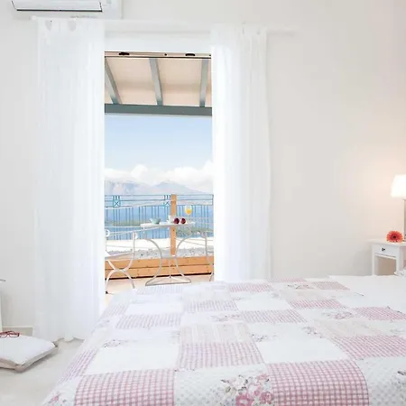 Neochori Sleeps 4 Air Con Wifi Neochori (Lefkada)